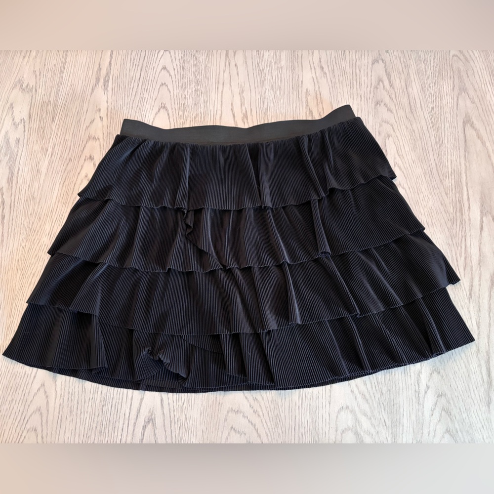 H & M Elastic Waist Black Tiered Skirt Size Xl
